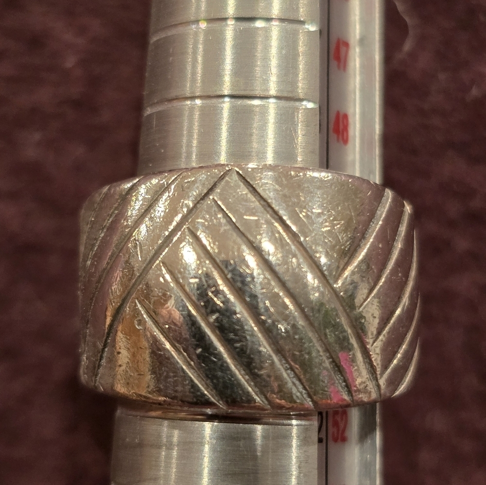 Vtg Sterling Silver Domed Crosshatched Design Heavy